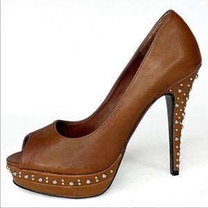 Steve Madden Tobbi Stud Embellished Leather Peep-Toe Pump in Cognac